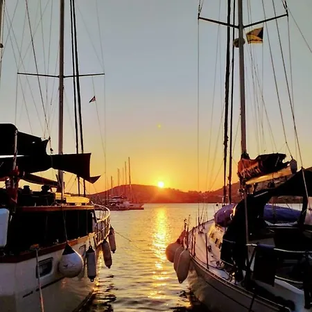 Yacht Front Studio Apartament Ios